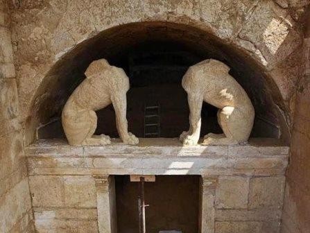 Археологи проникли в самую большую гробницу древней греции