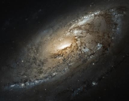 Галактическая пиротехника messier 106 (ngc 4258)