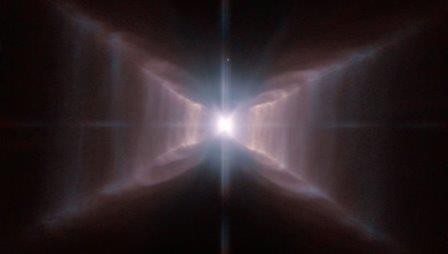 «Хаббл» получил фото загадочного «красного квадрата» в космосе