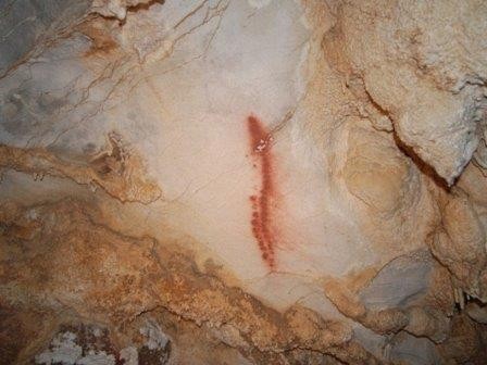 На стенах испанской пещеры обнаружены древние рисунки