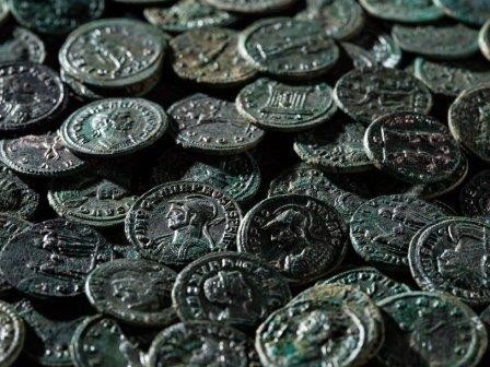 Швейцарский фермер нашел клад с римскими монетами