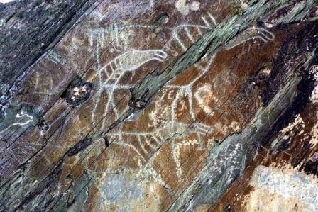 В кчр археологи обнаружили больше 100 наскальных рисунков