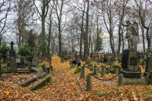 В латвии начали выискивать должников на кладбищах - «экономика»